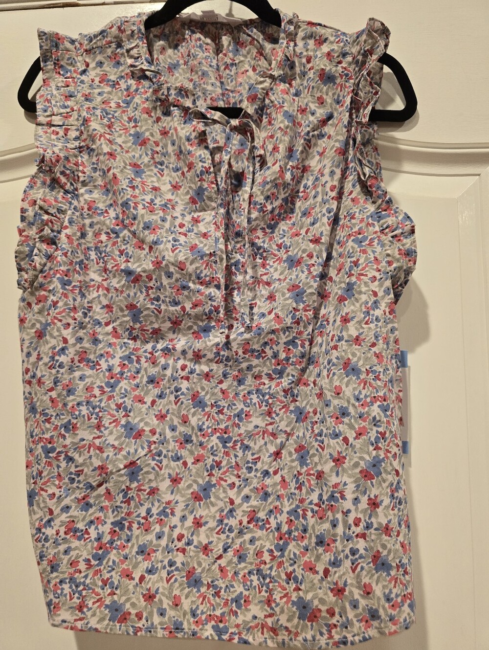 BB Dakota by Steve Madden White Floral Sleeveless Tie-Neck Blouse